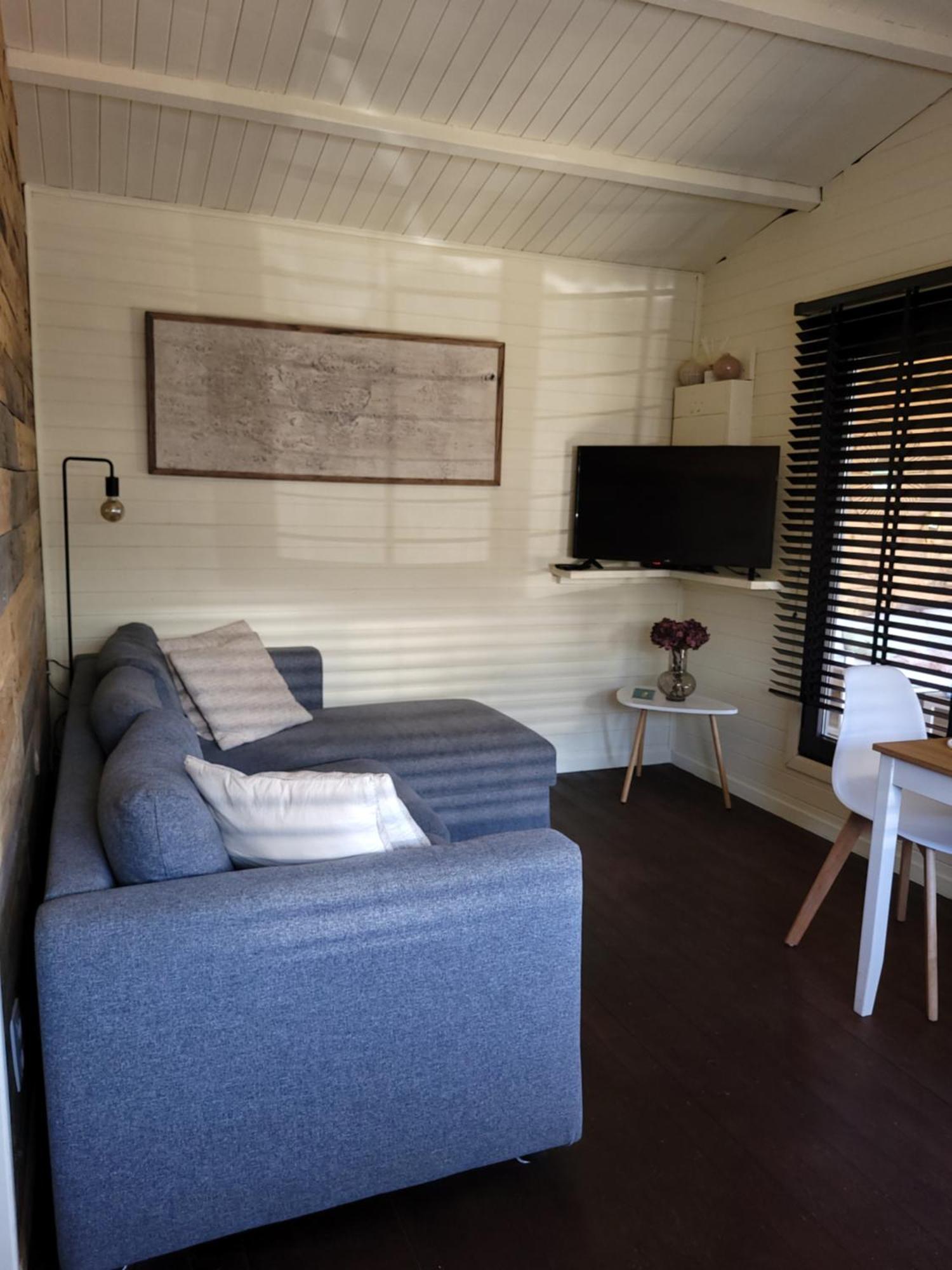 Rustig Gelegen Chalet Solvo Met Terras Aan Het Water Гел Экстерьер фото